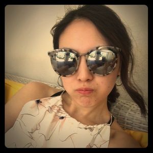 Meet your Posher, Elysa